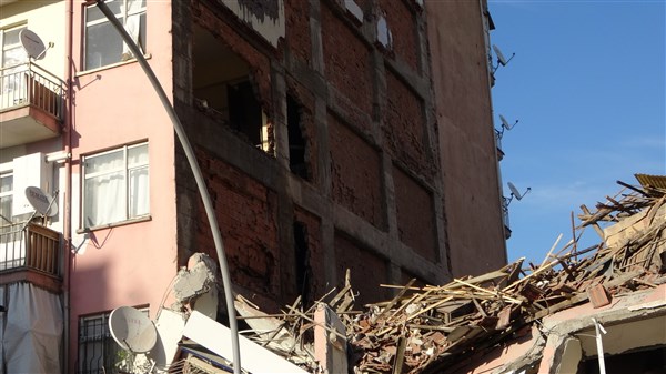 Malatya'da 5 katlı çöktü