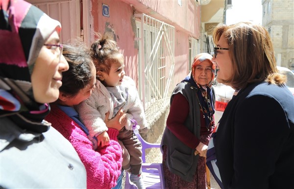 Fatma Şahin, 8 Şubat Mahallesi'ni ziyaret etti