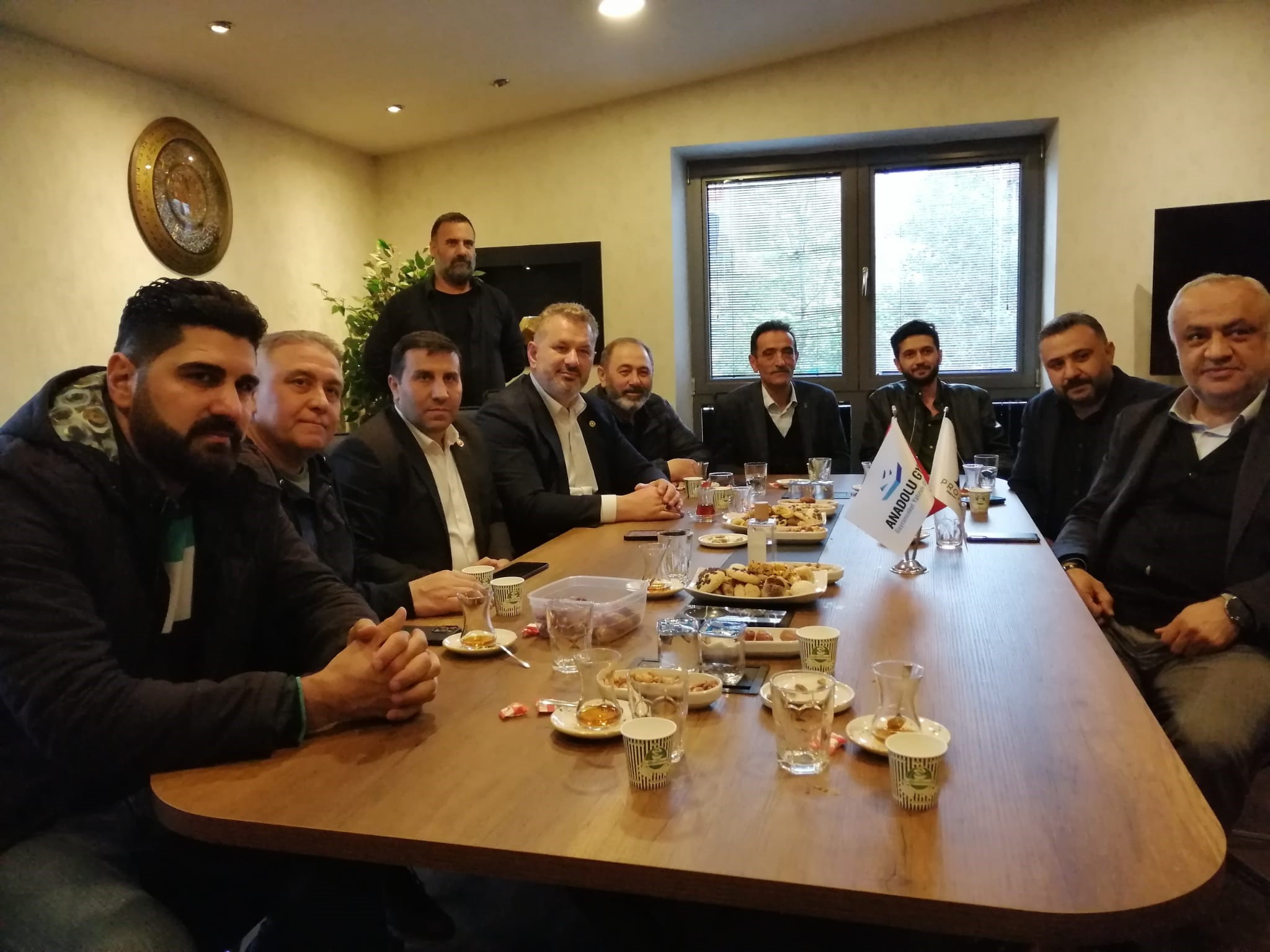 AK Parti Milletvekili adayı Hasan Turan Ataşehir ’de iş yeri ziyaretlerinde bulundu