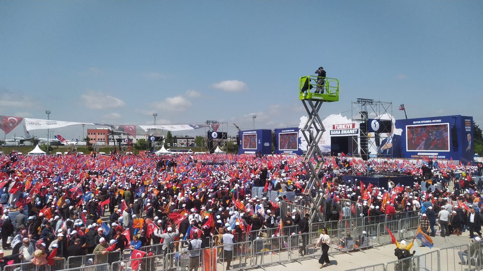AK Parti'nin 'Büyük İstanbul Mitingi' bugün! Cumhurbaşkanı Erdoğan halka seslenecek AK Parti'nin 'Büyük İstanbul Mitingi' bugün! Cumhurbaşkanı Erdoğan halka seslenecek
