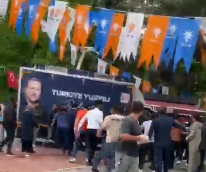 Ak Parti Standına Saldırı