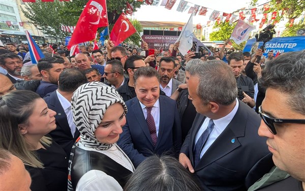 Babacan: “Kimse bu milletin iradesine ‘darbe’ diyemez!”