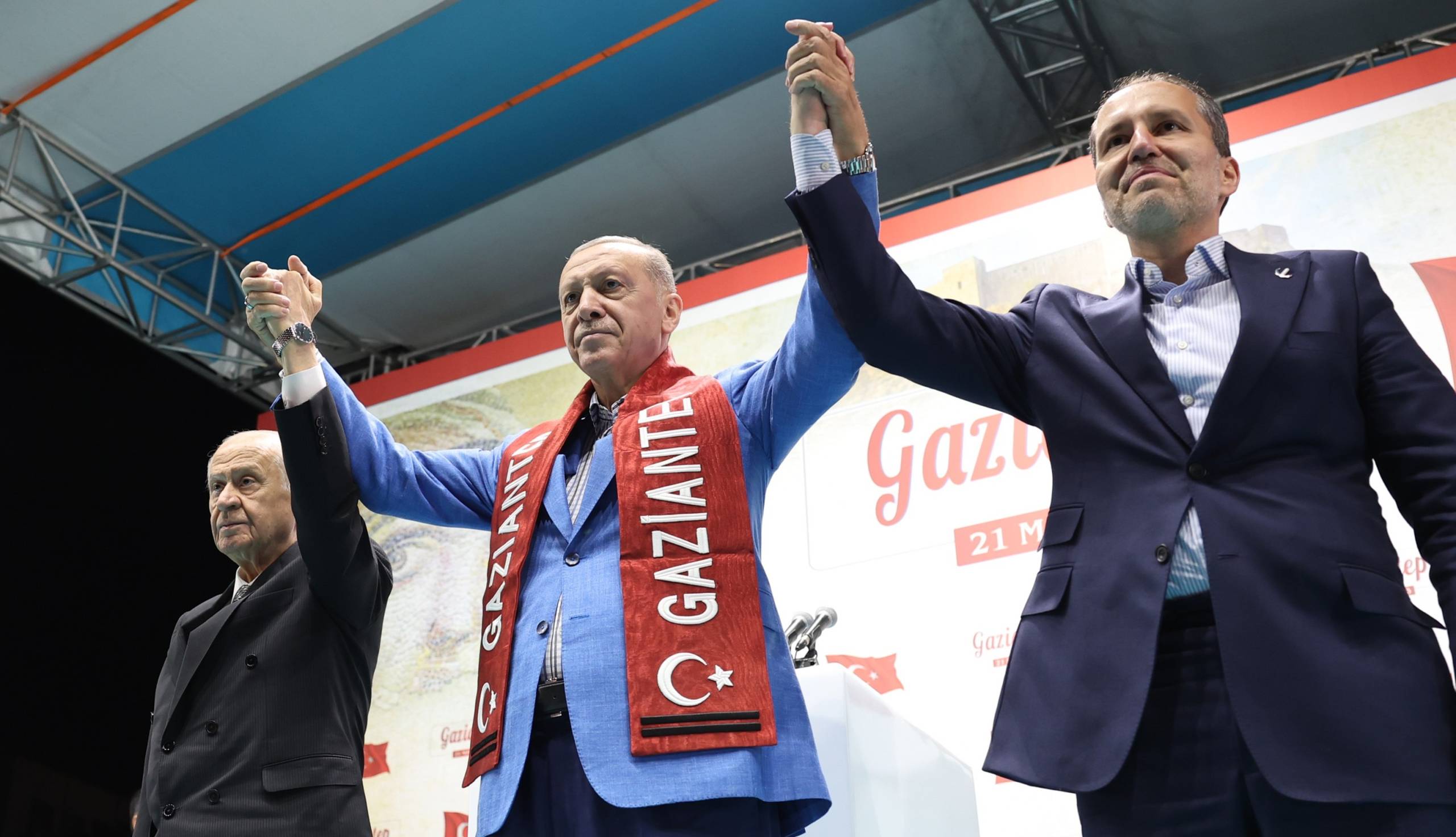 Cumhurbaşkanı Erdoğan'ı Gaziantep'te 100 bin kişi karşıladı
