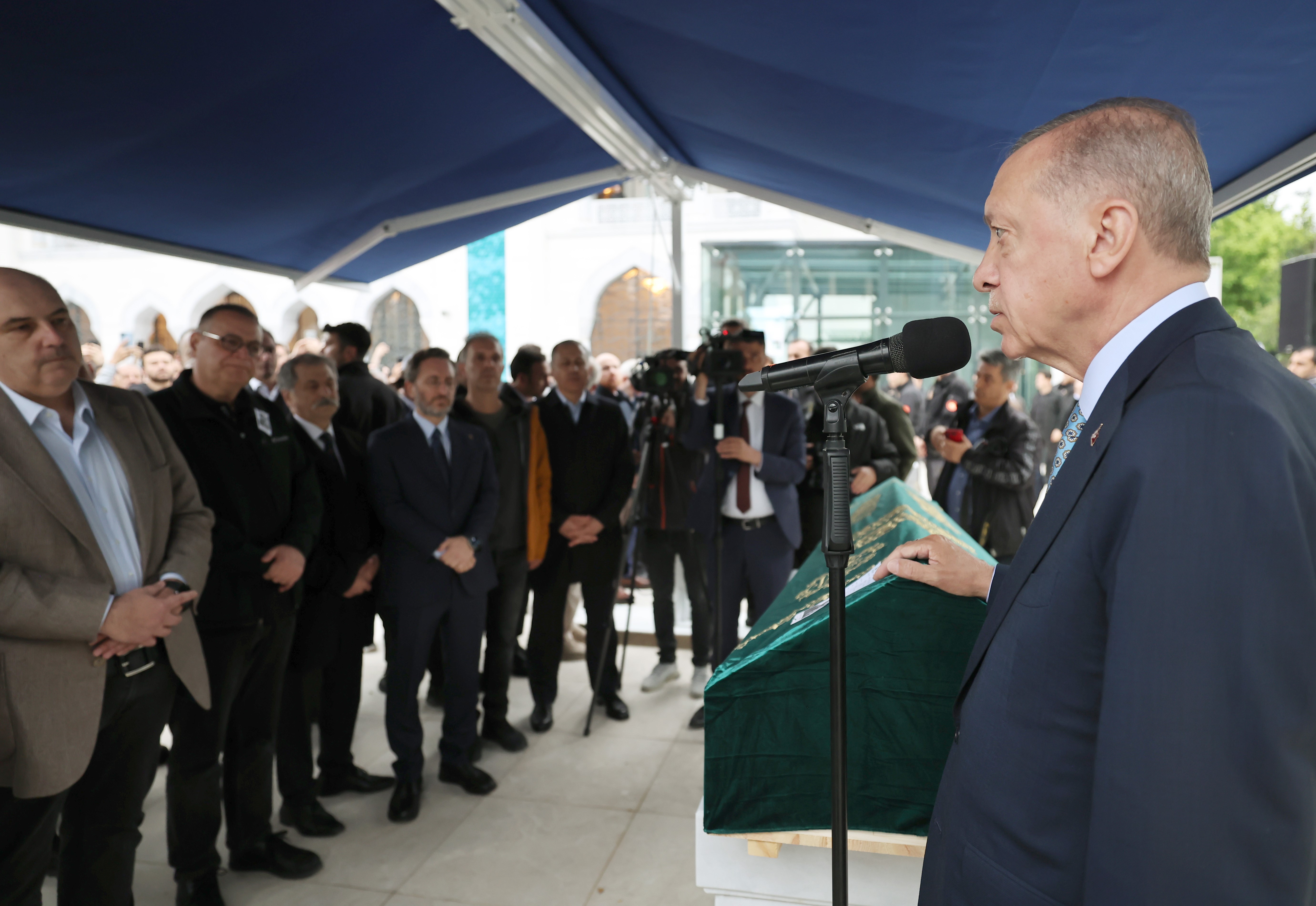 Gazeteci yazar Engin Ardıç son yolculuğuna uğurlandı: Törene Cumhurbaşkanı Erdoğan da katıldı