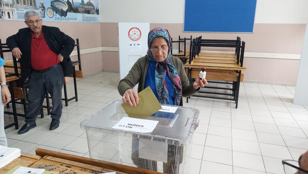 İlk oylar sandıkta!