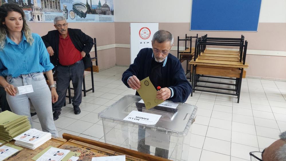 İlk oylar sandıkta!