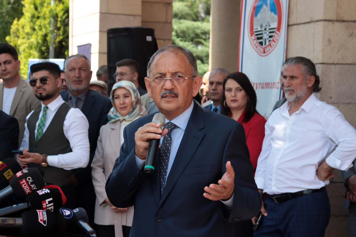 Bakan Özhaseki: "Sene sonuna kadar 311 bin kalıcı konutun ihalesi tamamlanacak"