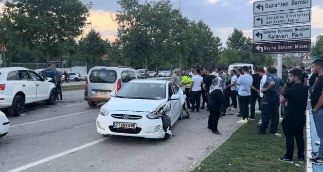 Gaziantep'te zincirleme trafik kazası: 3'ü çocuk 7 yaralı