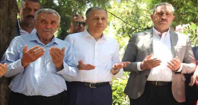İçişleri Bakanı Ali Yerlikaya İslahiye'de depremzedelerle buluştu