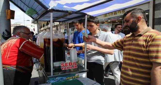 kavurucu-sicaklarin-vazgecilmezi-meyan-serbeti