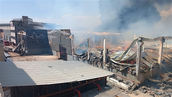Gaziantep'teki fabrika yangını 5 saatlik çalışmayla kontrol altına alındı