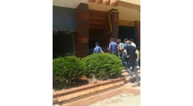 Ağır hasarlı binanın su kuyusunda bir şahıs ölü bulundu
