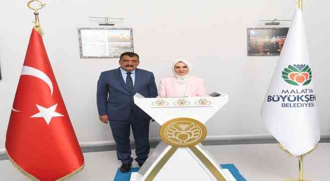 Bakan Göktaş: “Acımız büyük ama inşa sürecinde el birliğiyle devam ediyoruz”
