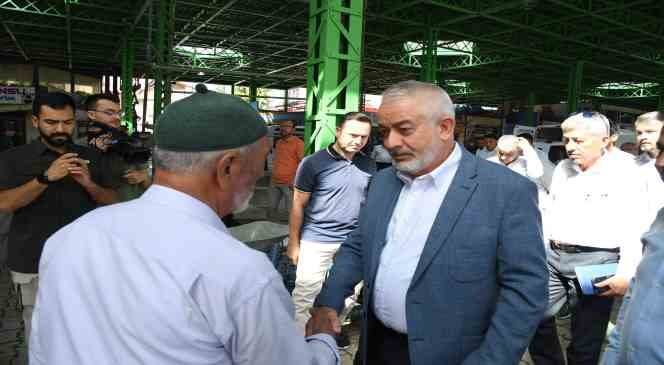 Başkan Başdeğirmen, Cuma Kapalı Pazaryeri esnafıyla buluştu
