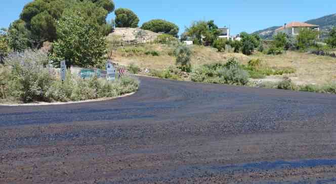 Çiftlik-Bayır yolunda 10 Bin 500 metre sathi kaplama yapıldı
