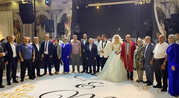 Dindar ve Tuncer ailelerinin mutlu günü