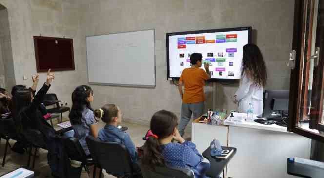 Gönüllü eğitmenler çocuklar için seferber oldu
