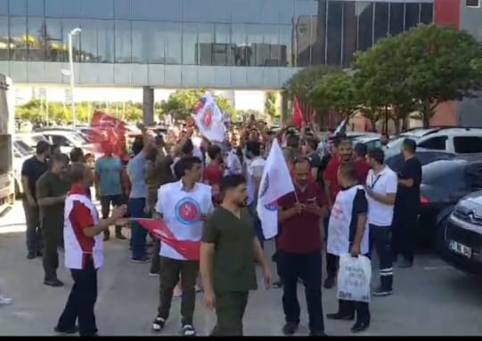 Gaziantep Üniversitesi Araştırma ve Uygulama Hastanesi çalışanları haklarını istiyor