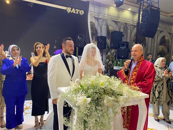 Dindar ve Tuncer ailelerinin mutlu günü