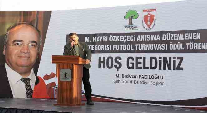 Hayri Özkeçeci, yeşil sahada anıldı
