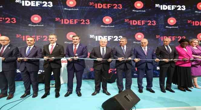 Milli Savunma Bakanı Güler, Uluslararası Savunma Sanayi Fuarı ’na katıldı
