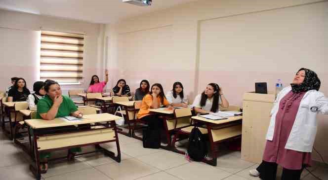 Şahinbey ’de ev hanımları ve öğrenciler İngilizce öğreniyor
