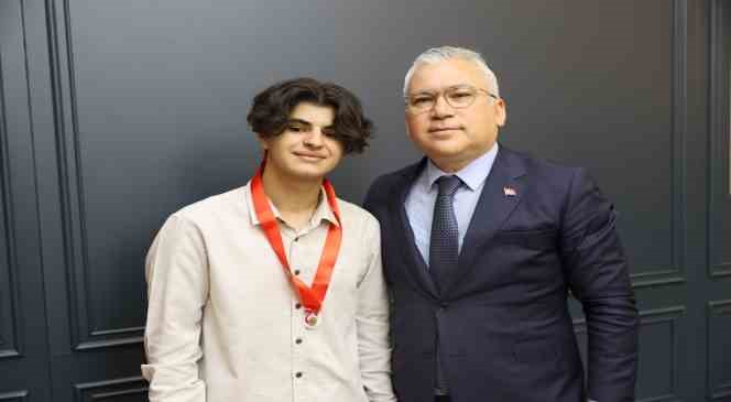 Sivas ’ta YKS ’de derece yapan öğrenciler ödüllendirildi
