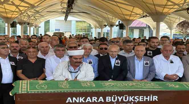 CHP ilçe kongresinde vefat eden Faruk Özdemir toprağa verildi CHP ilçe kongresinde vefat eden Faruk Özdemir toprağa verildi