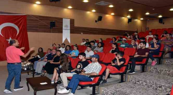 Germencik ’te öğrenciler doğru tercih için uzmanlarla buluştu Germencik ’te öğrenciler doğru tercih için uzmanlarla buluştu