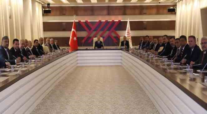 Rektör Kırışık mazbatasını aldı
