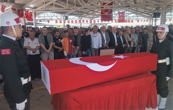 Gaziantep Şehidini son yolculuğuna uğurladı