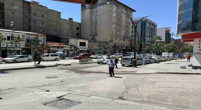 Yüksekova ’da vatandaşlar artan kiralardan şikayetçi Yüksekova ’da vatandaşlar artan kiralardan şikayetçi