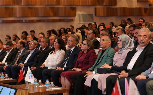 Doku Kumaş Tasarım Yarışması’nda ödüller sahiplerini buldu