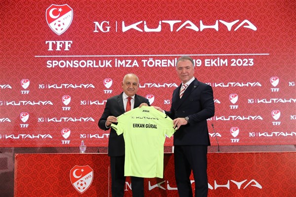 Türk futbol tarihinde ilk kez hakem formalarına sponsor alındı