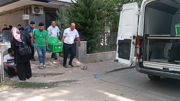 Kız arkadaşının evini basan şahıs, daha sonra kız arkadaşını da öldürerek intihar etti