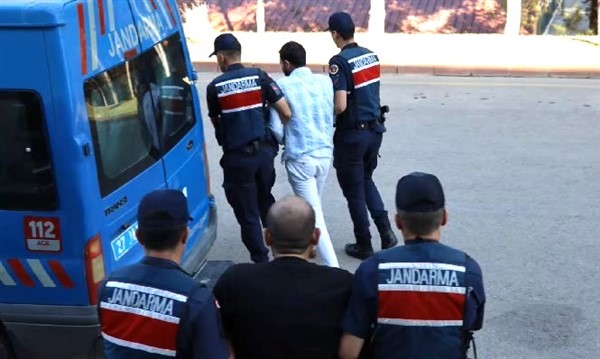 Gaziantep İl Jandarma, çok miktarda uyuşturucu ile kaçak malzeme ele geçirildi