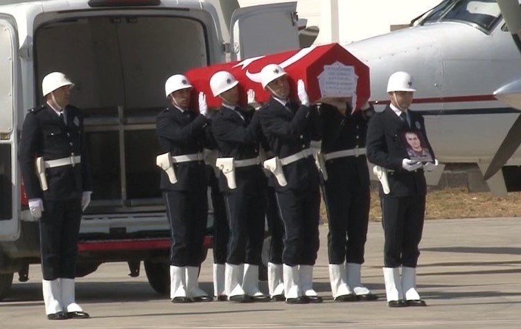Şehit özel harekat polisinin naaşı memleketine uğurlandı