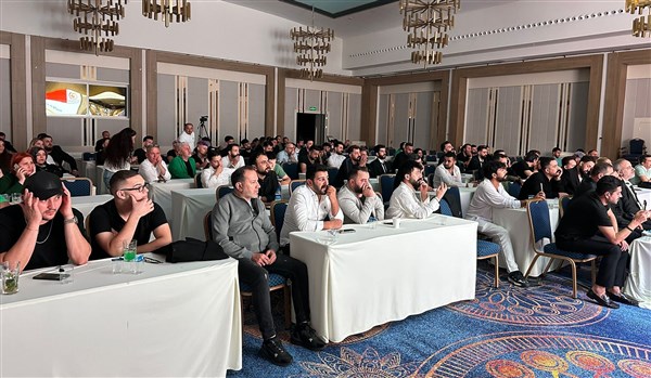Gaziantepli Şampiyon berber İhsan Kurt meslektaşlarına eğitim verdi