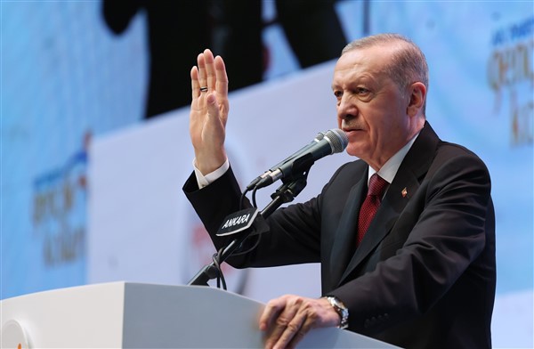 Cumhurbaşkanı Erdoğan: “Teröristle aynı dili konuşan, terörist gibi muamele görmekten kaçamaz”