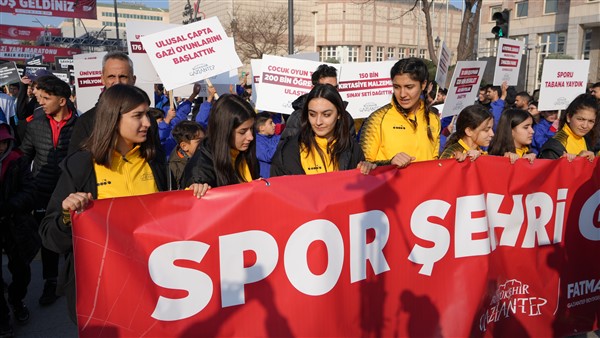 5. Gazi Yarı Maratonu bin 300 sporcunun katılımıyla gerçekleştirildi 5. Gazi Yarı Maratonu bin 300 sporcunun katılımıyla gerçekleştirildi