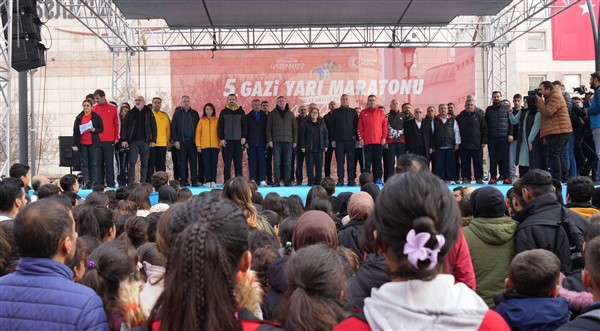 5. Gazi Yarı Maratonu bin 300 sporcunun katılımıyla gerçekleştirildi