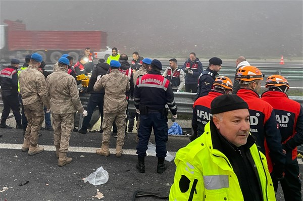 Kuzey Marmara Otoyolu'nda feci kaza: 10 ölü, 57 yaralı