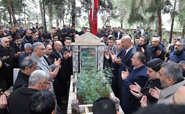 Ülkücü şehit Ahmet Kerse mezarı başında dualarla anıldı