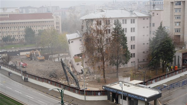 Gaziantep Emniyet Müdürlüğü Binası yıkım işlemleri sürüyor