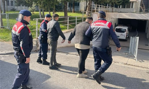 Başkasının yerine ehliyet sınavına giren şahıs yakalandı