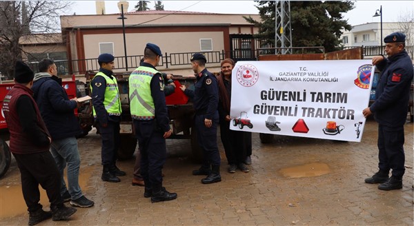 Traktör sürücülerine Gaziantep İl Jandarma'dan güvenli tarım eğitimi
