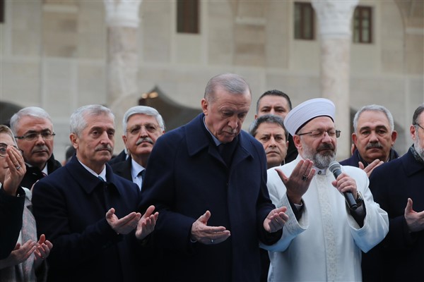 Millet Camisi’nde ilk Cuma Namazı kılındı