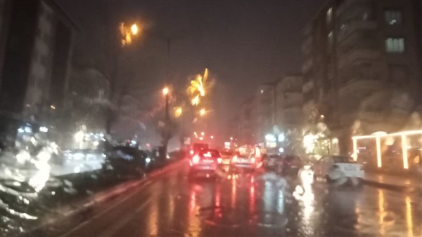 Gaziantep'te şiddetli yağış hayatı felç etti