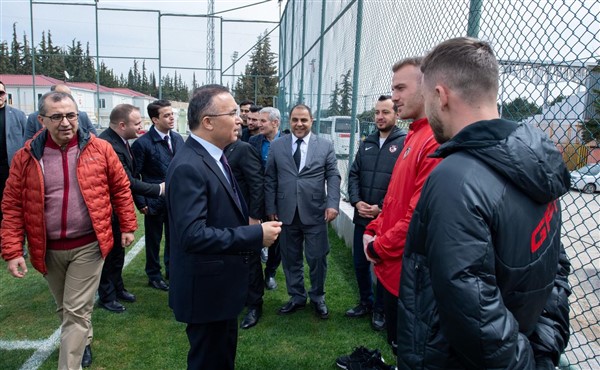 Gaziantep FK'ya Vali Çeber'den moral ziyareti