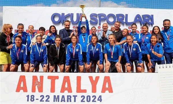 Adil Sani Konukoğlu Spor Lisesi Futbol Takımı Türkiye Şampiyonu